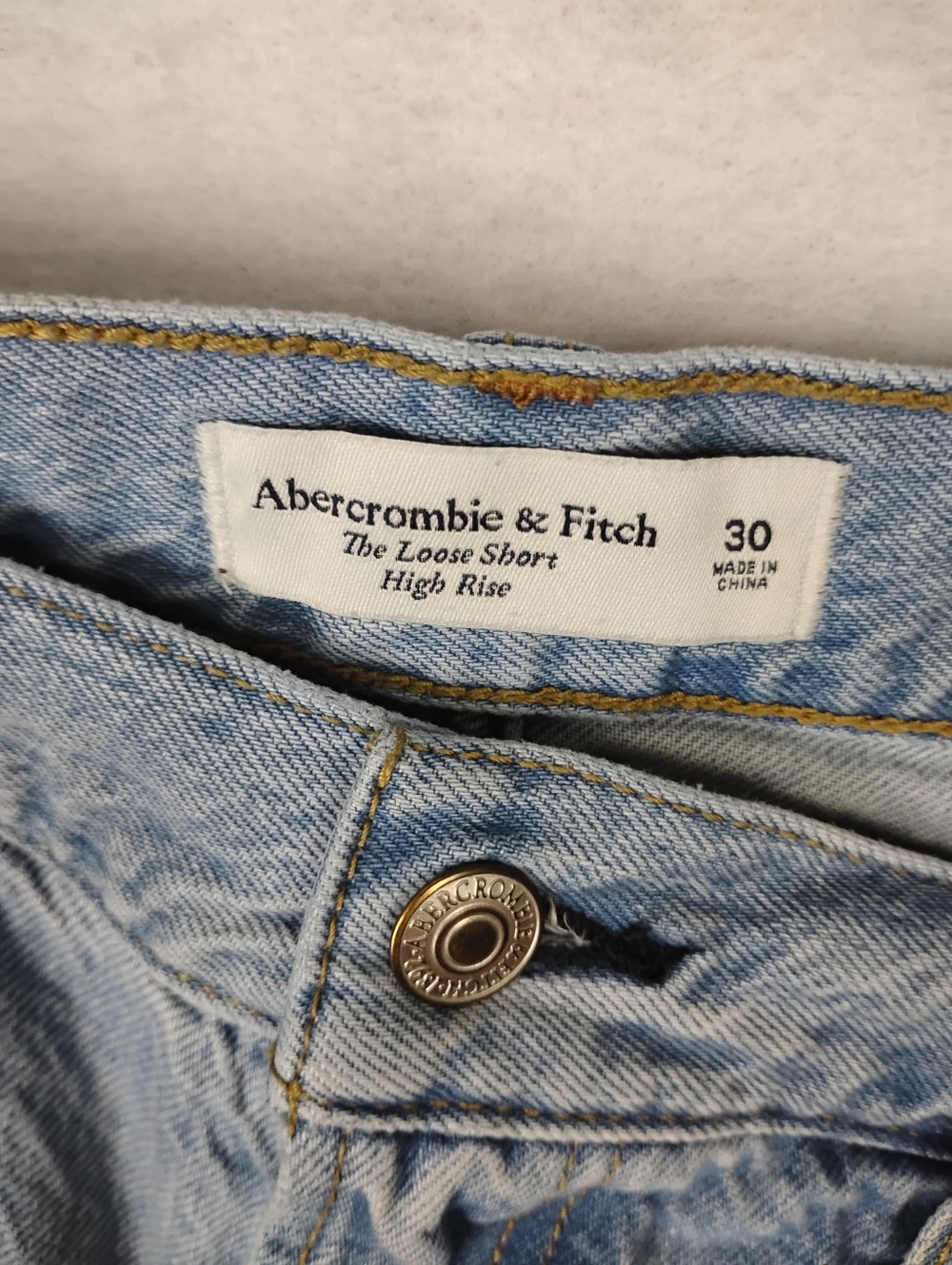 Abercrombie & Fitch Light Blue Distressed High-Rise Denim Shorts Size Woman's - Picture 5 of 5